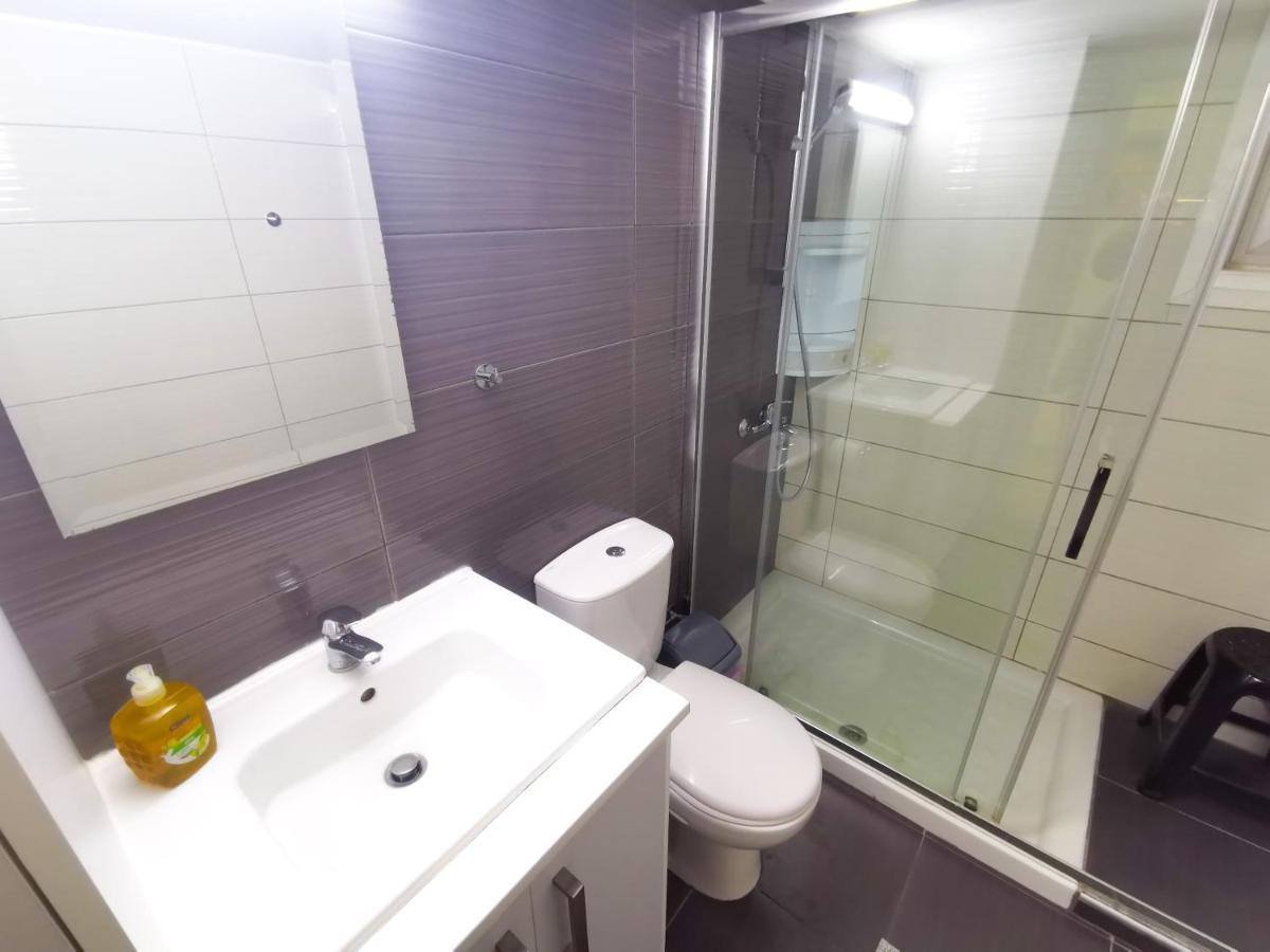 Beach-A-Holic Apartment, 2 Min Distance From Larnaca Marina Eksteriør billede