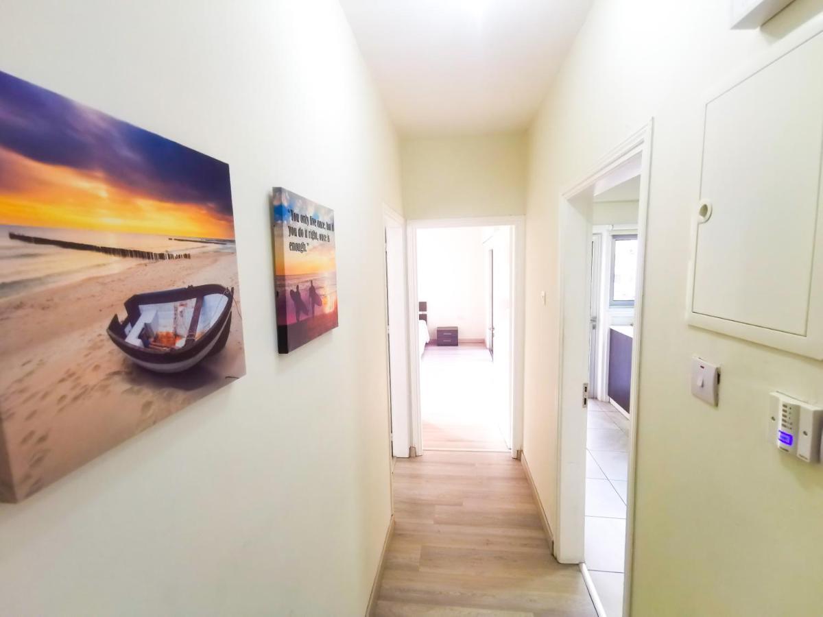 Beach-A-Holic Apartment, 2 Min Distance From Larnaca Marina Eksteriør billede
